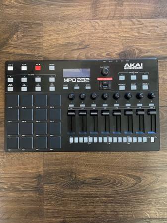 akai 廃盤品 mpd232 MPD232 Step Sequncer With MIDI Pads | Akai Pro