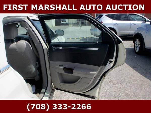 2005 Chrysler 300 LX - Precio de subasta - $1,900 (+ First Marshall Auto Auction)63624863641089123