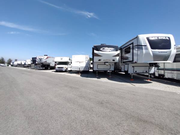 $99 $99 (espacio de 15'x30') Almacenamiento seguro para RV, botes y remolques (Homeland/Menifee)64028080954499124