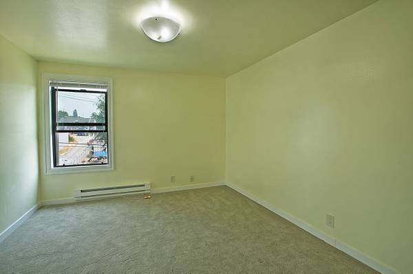 $1,400 / 1br - 700ft2 - New Remodel Specious, Secure Building Apartment for Rent in Seattle (North 105 th Street Midvale Ave, North & Aurora)63814837723649124