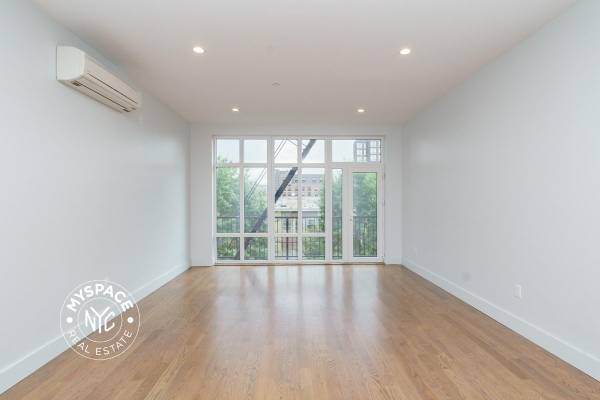 $2,950 Massive Studio with Laundry in unit! (Williamsburg)63788361071107120