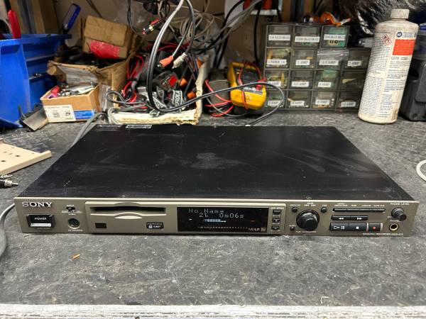 SONY MDS-E12 MINIDISC RECORDER/PLAYER. SERVICED AND WORKING