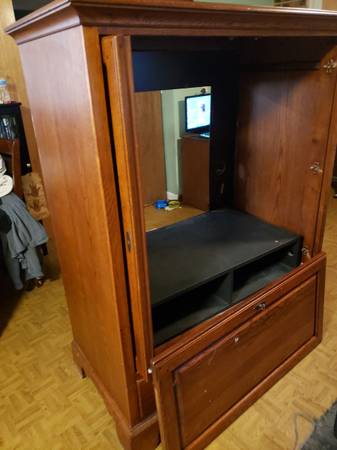 Free armoire 1