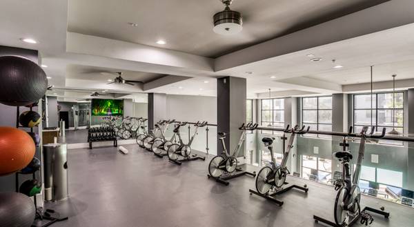 $1,628 / 1br - 754ft2 - THOUGHTFULLY DESIGNED ~ EVERY NEED ANTICIPATED! (Uptown/ Oaklawn/ Highland Park)63796350608515124