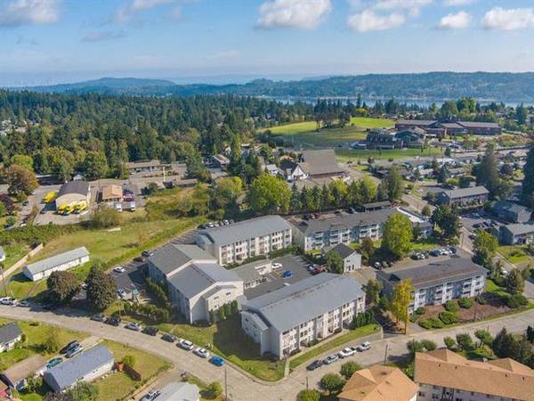$1,570 / 1br - 650ft2 - Mantenimiento en el lugar, planos de piso espaciosos, ventilador de techo, armarios grandes (Este de Bremerton)63688608186625122
