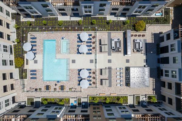 $4,201 / 1br - 791ft2 - Private Patio or Balcony, Walk-In Showers, 1bd (burlingame)64030485901315120