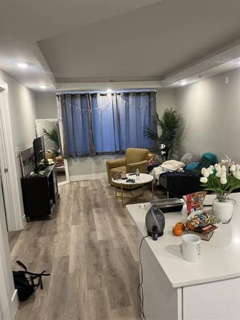 $500 / 2br - Private room and bathroom. (North 7th Street, Philadelphia, PA)64046036100738122