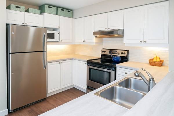 2Bed 2Bath Condo in SouteGate near Edmonds Skytrain Station 2