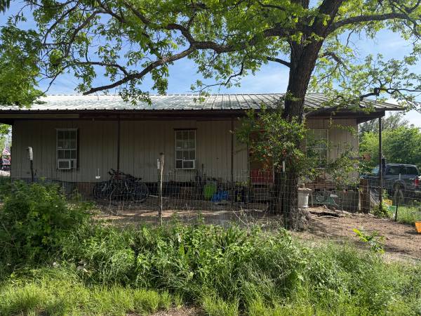 3 BDRM 2BA .29 Acres CASH Menard Tx 1