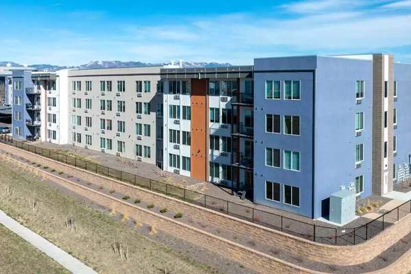 $1,202 / 1br - 696ft2 - Gorgeous 696 Sq Ft 1 Bed / 1 Bath with washer and dryer (Colorado Springs)63658161986177120