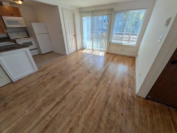 $2225.00 / 2br - 975ft2 - The Heidi Apartments63814789280897124