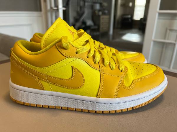 Nike Air Jordan 1 Low Pollen Women's Size 7 White Yellow 1