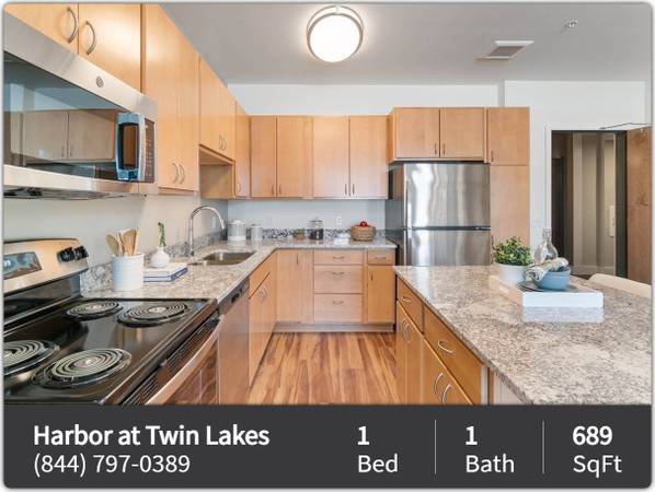 $1,165 / 1br - 689ft2 - Enjoy a little downtime in the clubhouse at The Harbor at Twin Lakes (Roseville)63990382861315120