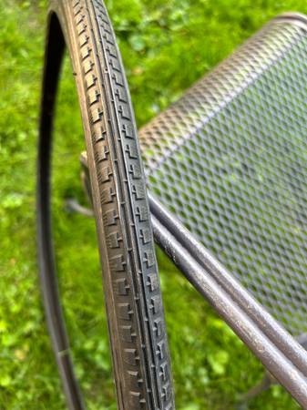 Deluxe Bike HFR Tire - $8 (Bay View)63471072838657123