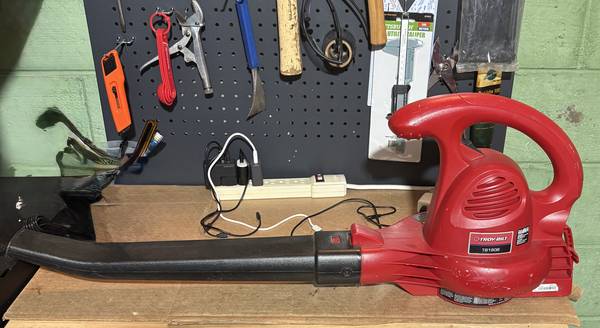 Troy-Bilt Leaf Blower 1