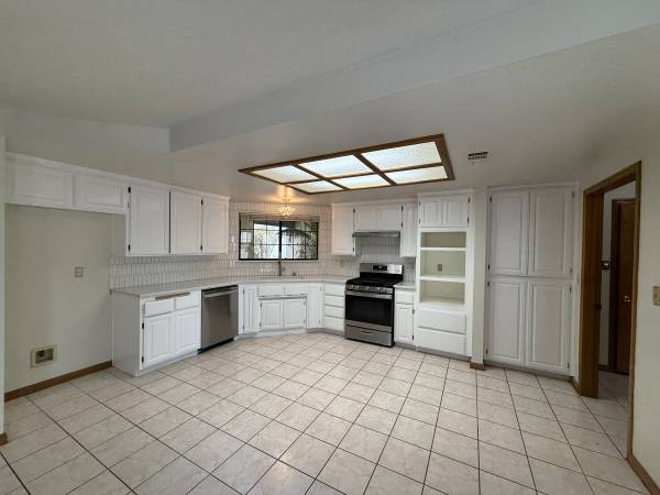 $3,500 / 4br - 1841ft2 - 301 Chaplin Circle (Lompoc)63663836715395124