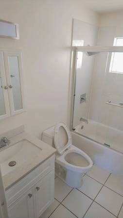 $1,650 / 400ft2 - Estudio Bien Iluminado y Amigable con Mascotas Cerca de Todos Santos Avl. AHORA (Concord)63695766813571121