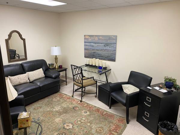 $325 / 200ft2 - Full Time or Part Time Therapy office (Solana Beach)63865592657921120