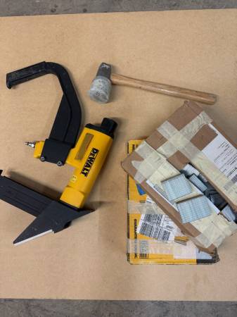 DeWalt Pneumatic Floor Nailer 1