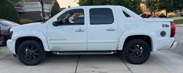 2007 Chevy AVALANCHE - $3.500 (Chicago)63619074134403122