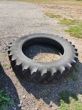 TRACTOR TIRE SAND BOX 1