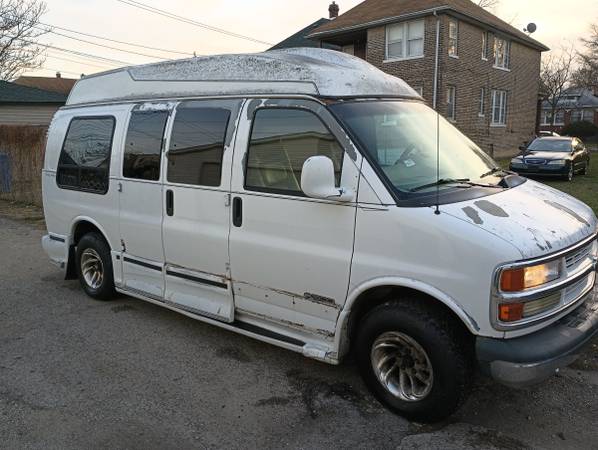 2000 Chevy Express High top van - $4,000 (Chicago)63619111722883122