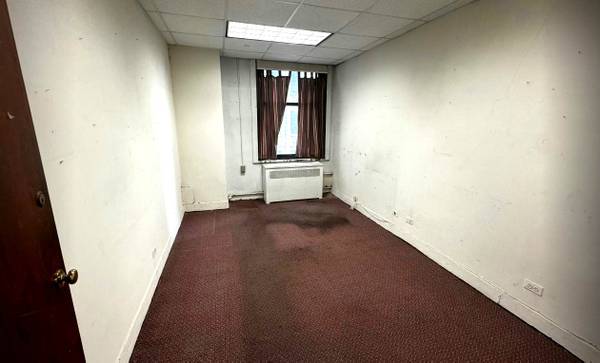 $2,940 / 700ft2 - Great small office space on Broadway in prime Downtown building! (Downtown)63689591396481122