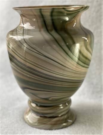 Vintage Pilgrim Hand-blown Art Glass Brown Marble Swirl Vase. 9 1/2" H 1