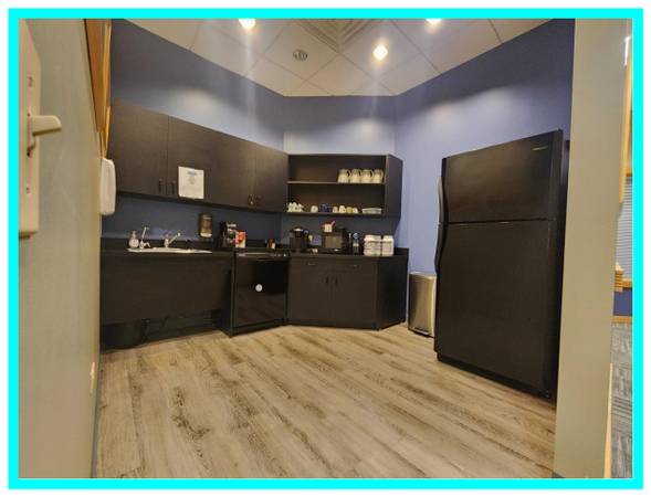$500 Corner Window Suite! The sunlight will warm your work days! 🌞🌝64150344874753121
