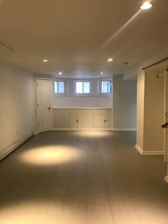 $3,000 / 1br - 800ft2 - Sótano inglés / casa adosada de 1 dormitorio en distrito declarado monumento / lavadora / jardín (Brooklyn)63862609864705121