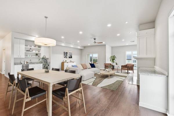 $1,567 / 1br - 630ft2 - Encimeras de granito, almacenamiento para bicicletas, spa para perros, centro de fitness (Vancouver)63672564825601120