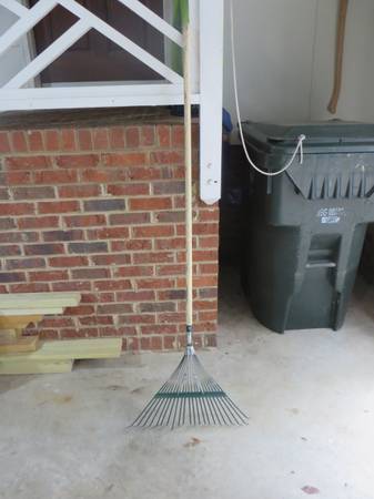 LEAF RAKE 1