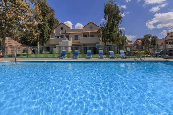 $2,399 / 2br - 945ft2 - Washer/Dryer In-Unit, Extra Storage, Playground (Santa Clarita)63912984449923124