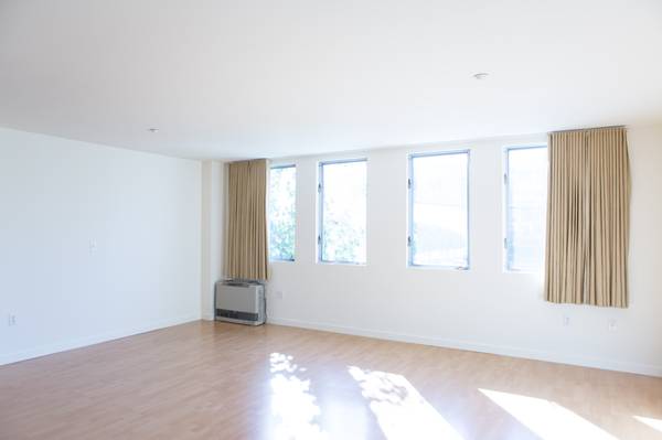 $2,200 / 600ft2 - Close to Caltrain, Large Studio by South Park (SOMA / south beach)64017516701057122