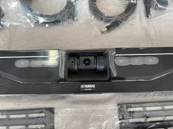 Sistemas de colaboración de sonido y video YAMAHA CS-700 con cámara incorporada - $79 (Ridgewood 11385 Queens)63471466648963123