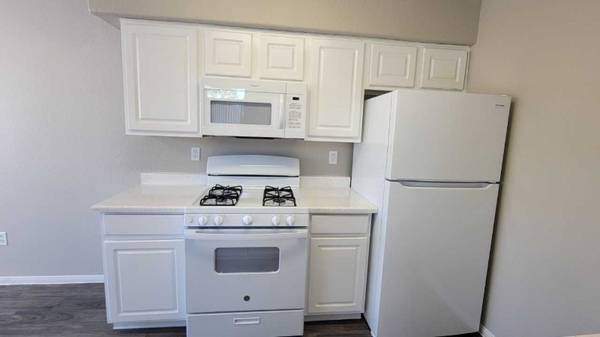 $1,720 / 2br - 1042ft2 - 2BD 2.5BA, Walk-In Closets, Smoke-Free Apartments (3940 Scott Robinson Blvd., #1124, North Las Vegas, NV)63907027036931121
