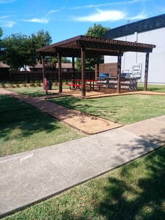 $1,263 / 2br - 853ft2 - Refrigerador, ventilador de techo, alarma de seguridad (1233 Castle Dr, Garland, TX)63867602105219122