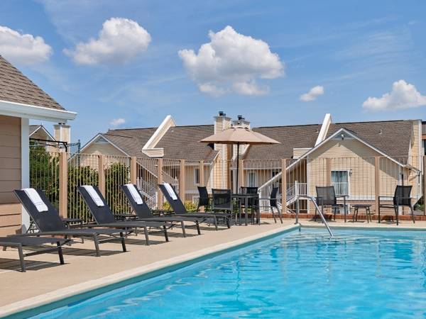 $999 / 1br - Recorra Hoy, Instálese Inmediatamente - ¡Sin Contrato, Sin Depósito Requerido! (17525 Rosbough Blvd, Cleveland, OH)63860364323331122