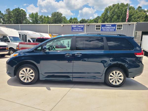 2012 Toyota Sienna Limited BraunAbility para discapacitados con silla de ruedas - $29,700 (Peachland)63435382819715121