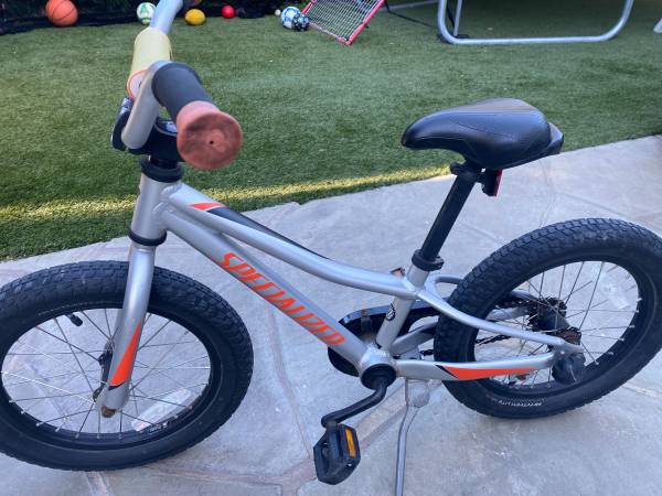 Specialized RipRock Youth Pedal Bike 1