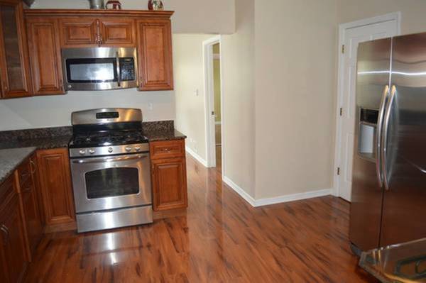 $2,265 / 2br - 1100ft2 - Renovated, C/Air, DW, Pets OK (Bad Credit? I can help!) (Hoffman Estates)63898601804291120