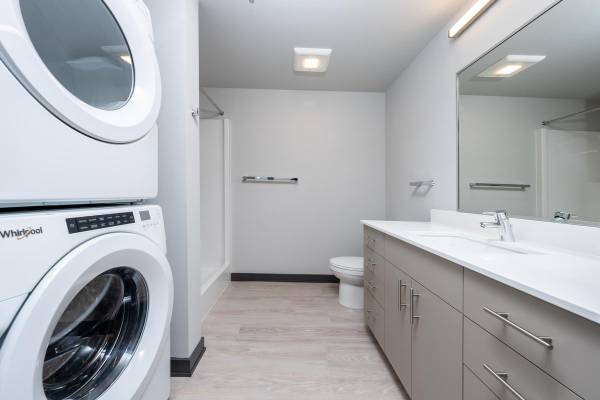 $1,802 / 1 hab - 608 pies² - ¡8 semanas GRATIS! Un lugar para vivir, amar y reír: ¡viviendas totalmente nuevas! (Tacoma)63870757490177124