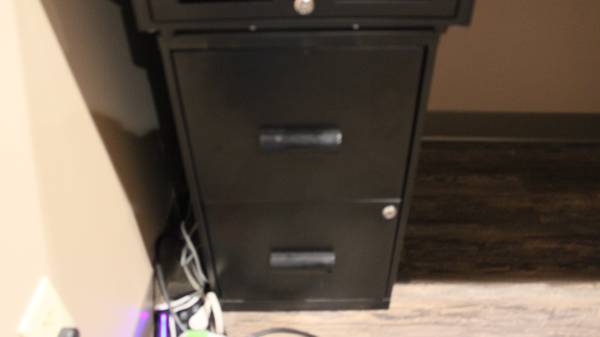 Like new Filing Cabinet with Key $40 obo 1