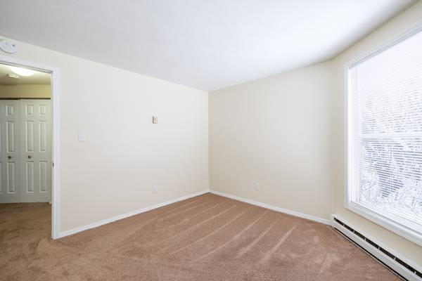 $1,300 / 3br - Now Leasing - 3 Bedroom Apt - WiFi, Internet & Cable included63982840612610122
