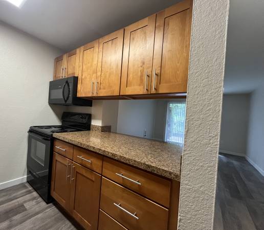 $1,699 / 1br - 680ft2 - 🚗 Prime Edmonds Location | Modern 1BR w/ In-Unit Laundry, & Balcony (Edmonds)63807984441603121