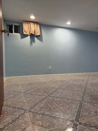 $1,600 / 1br - Legal Walk-up basement 1 Bed Room for rent (New Hyde Park)63788882059395122