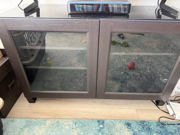 FREE TV STAND 1