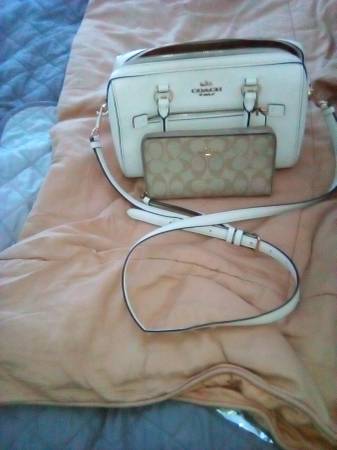 Coach purse and matching wallet 1
