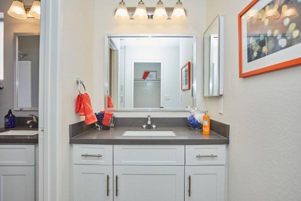 1 Beautiful Landscaping, In Santa Clarita, 2BD 2BA 1