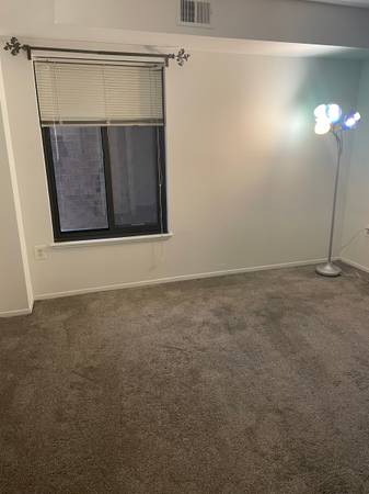 $1,100 / 1br - One Room available for rent in trendy 2BR and Den condo (Arlington)64040030338947122